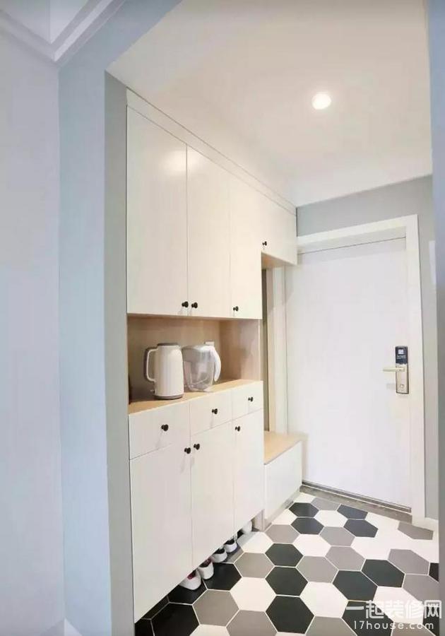 玄关的鞋柜和换鞋凳结合起来,再也不要站着换鞋子了! 玄关的鞋柜和换鞋凳结合起来,再也不要站着换鞋子了!