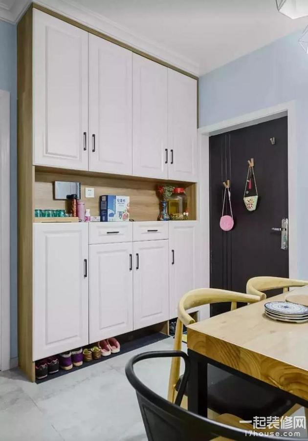 玄关的鞋柜和换鞋凳结合起来,再也不要站着换鞋子了! 玄关的鞋柜和换鞋凳结合起来,再也不要站着换鞋子了!